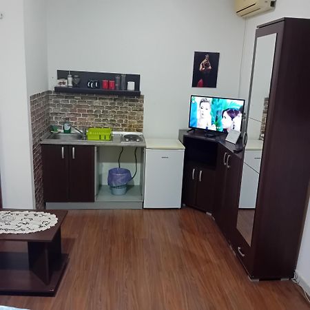 Apartment Viktor Stan Na Dan Šabac エクステリア 写真
